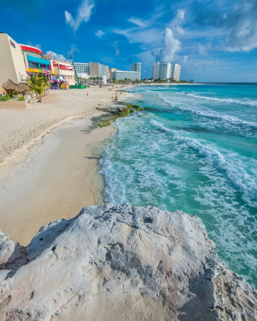 Imagen de Playa Forum en la Zona Hotelera de Cancún 2023 en Playaxs.org - Autor: instagram