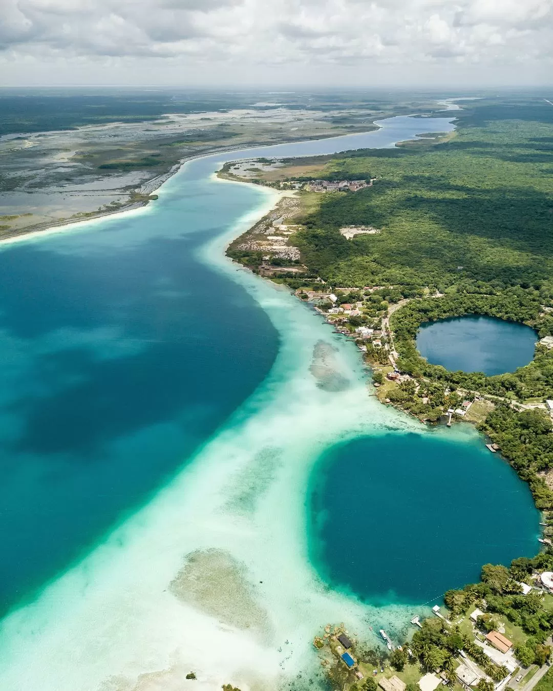 Laguna de los 7 Colores Bacalar, México