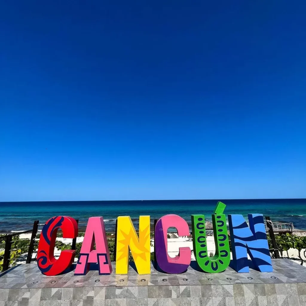 Foto del Mirador Letras Cancun en Playa Delfines Zona Hotelera 2023