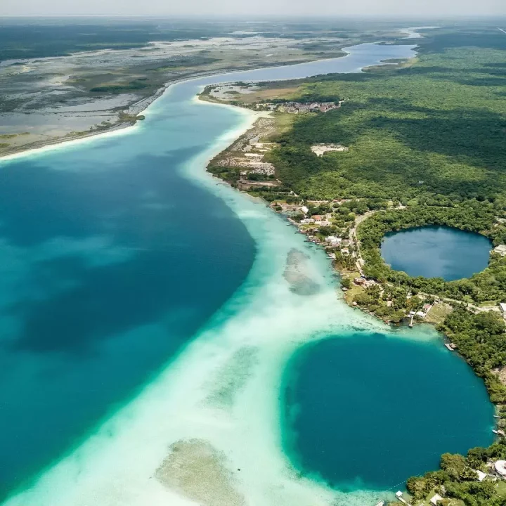 Laguna de los 7 Colores Bacalar, México