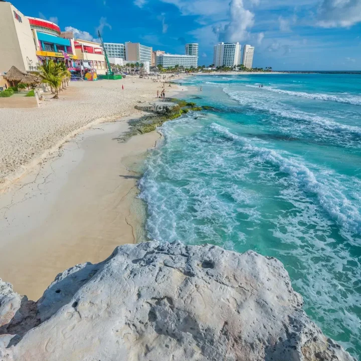 Imagen de Playa Forum en la Zona Hotelera de Cancún 2023 en Playaxs.org - Autor: instagram